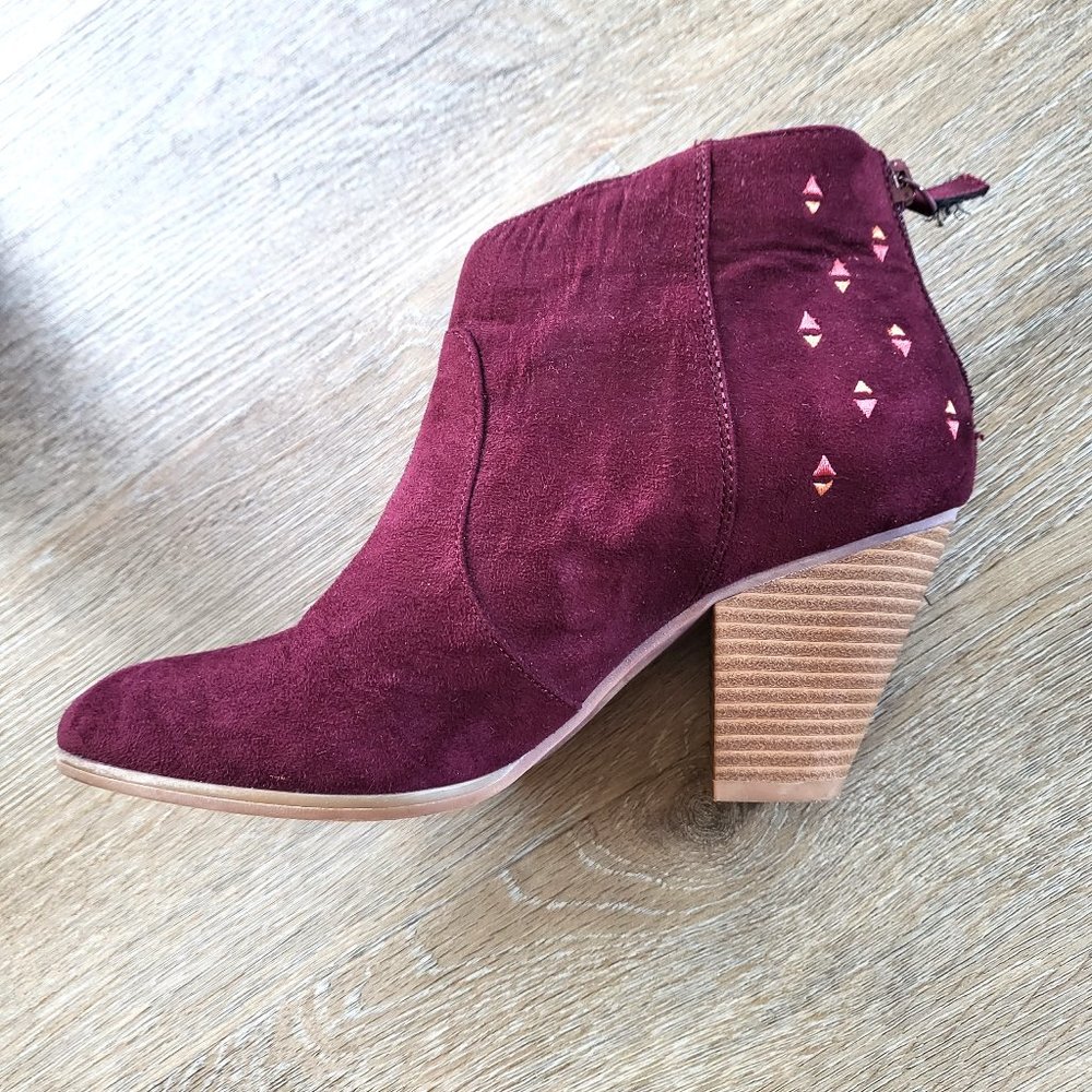 Violet & Red Jordan 2 Booties Burgundy Size 7M